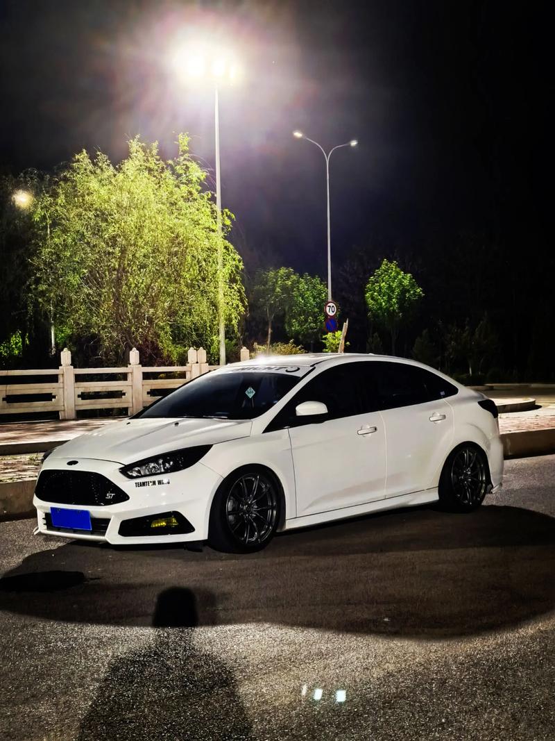 经典福克斯三厢改装(经典福克斯三厢改装效果图)