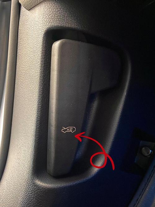 比亚迪f0前盖怎么打开 比亚迪f0前盖图解