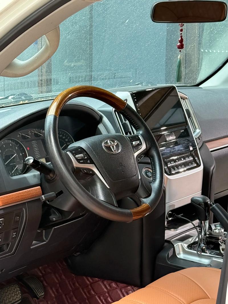 【丰田陆地巡洋舰内饰,陆地巡洋舰2020款内饰】