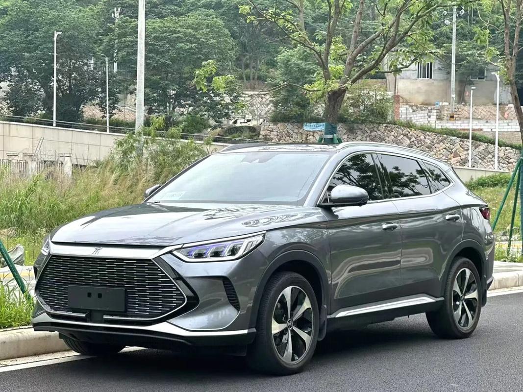 2023比亚迪宋plus,2023比亚迪宋plusdmi混动125公里有辅助驾驶功能吗