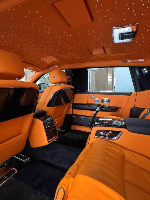 【劳斯莱斯幻影加长版内饰,劳斯莱斯幻影加长车】
