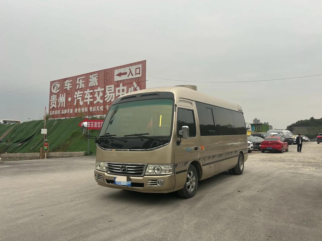 九龙考斯特19座中型多少钱 九龙18座考斯特的价格