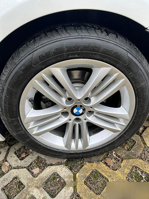 宝马三系330 宝马三系330用的什么轮胎